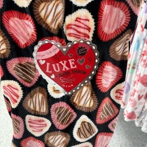 Viral Valentines day Hearts Chocolate Throw Blanket
